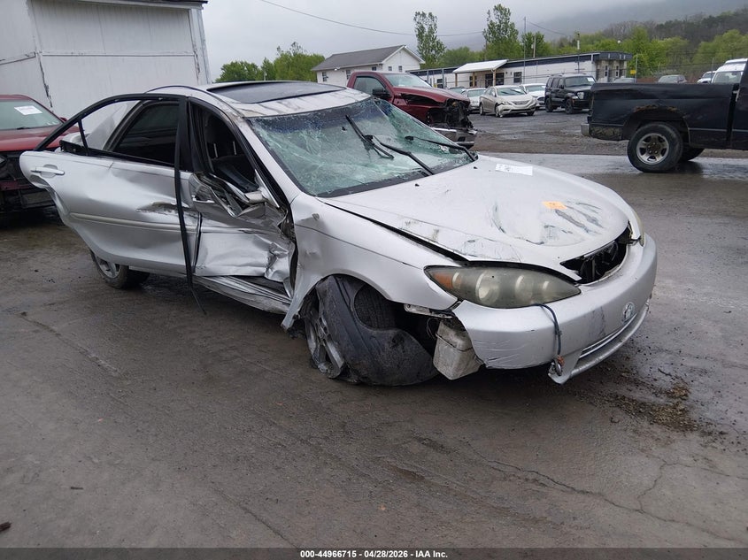 2005 TOYOTA CAMRY SE V6