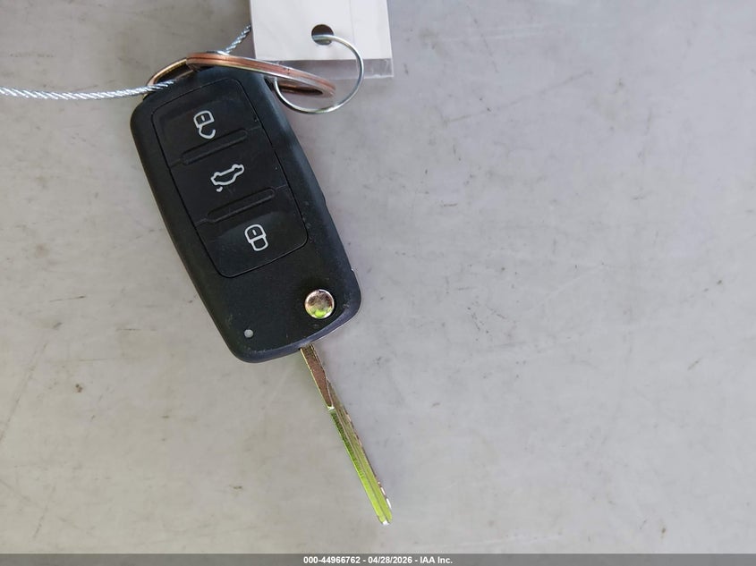 2012 VOLKSWAGEN PASSAT SEDAN 2.0L I-4 DI, DOHC, TURBO, 140HP