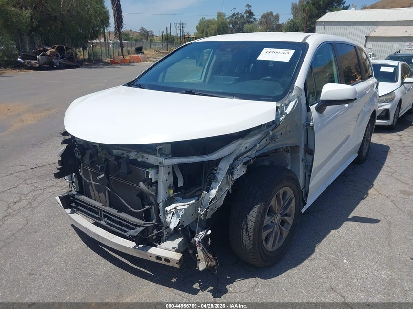 2022 Toyota Sienna Le 5TDKRKEC2NS106113 photo 1