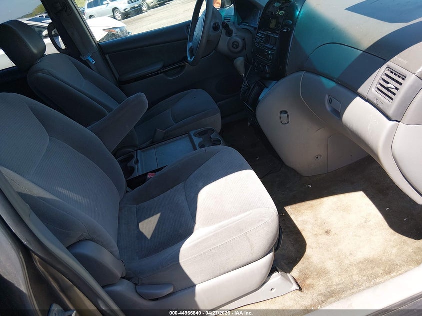 2005 Toyota Sienna Le