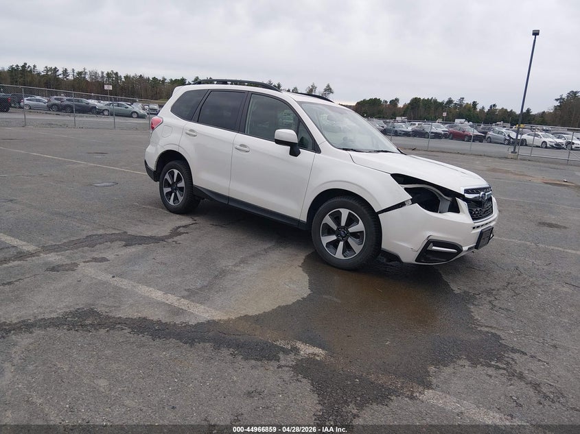 Vin: jf2sjaec5jh510735, lot: 45464280, subaru forester 2.5i premium 2018 img_1