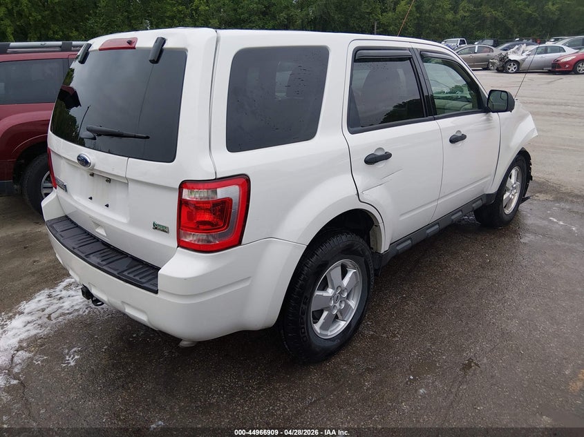 1FMCU0DG2CKA57913 2012 Ford Escape 3.0 Xlt white