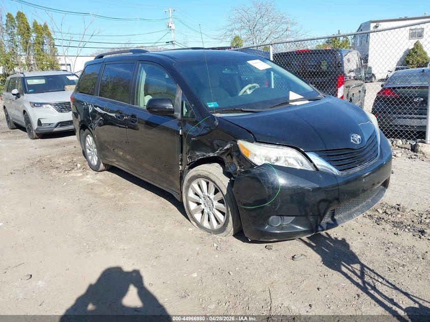 2014 TOYOTA SIENNA LE 7 PASSENGER