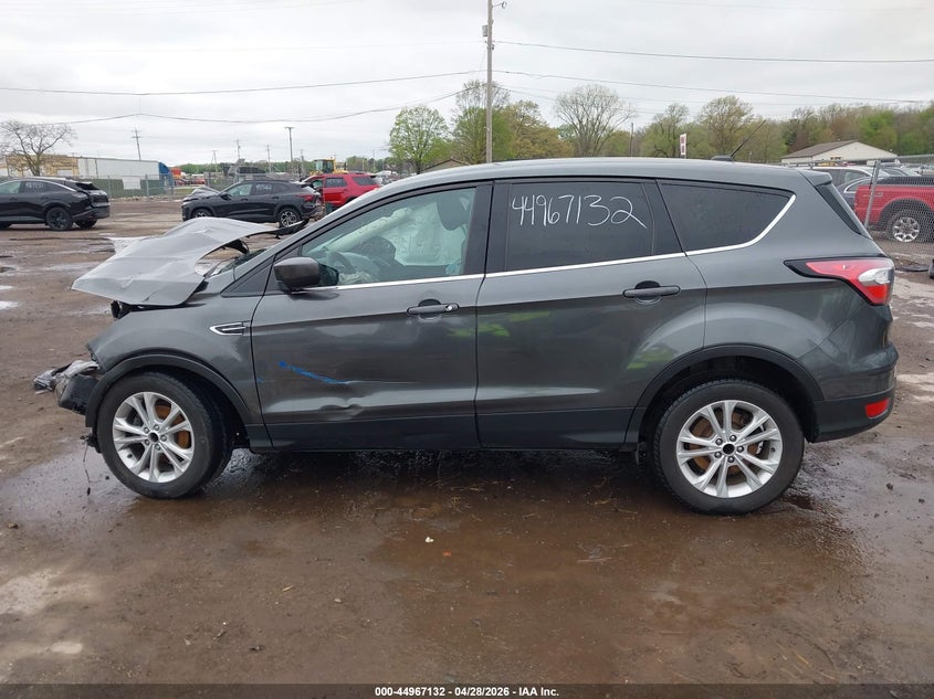 VIN 1FMCU0GD9HUD09394 2017 FORD ESCAPE SE