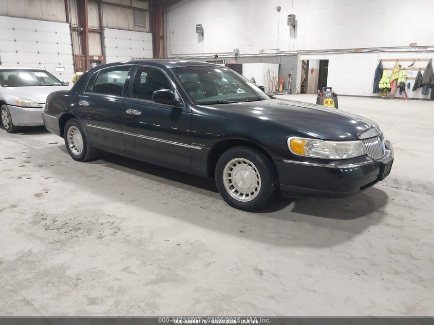 2002 Lincoln Town Car Executive