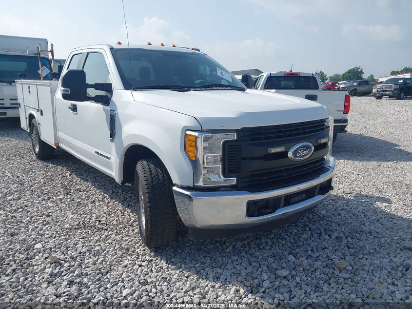 2017 Ford F-350 Chassis Xl