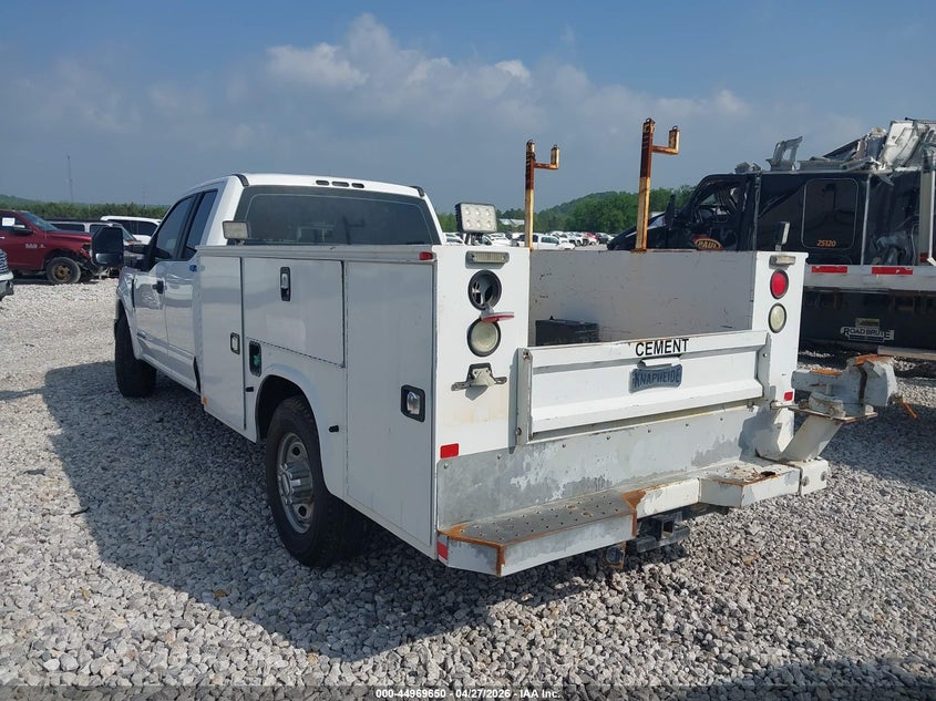 2017 Ford F-350 Chassis Xl