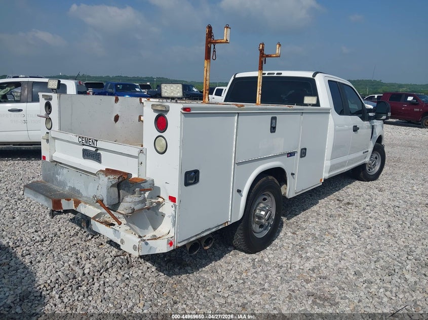 2017 Ford F-350 Chassis Xl