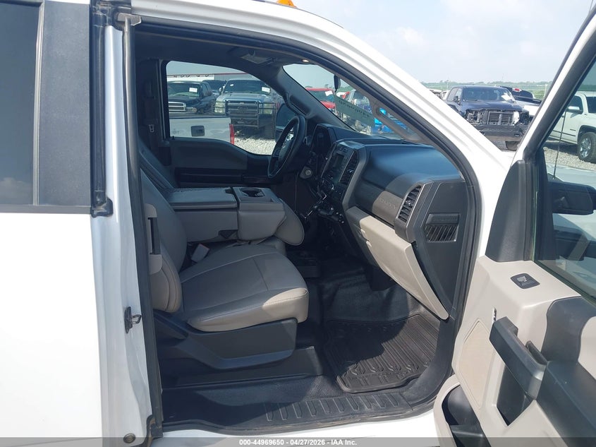 2017 Ford F-350 Chassis Xl