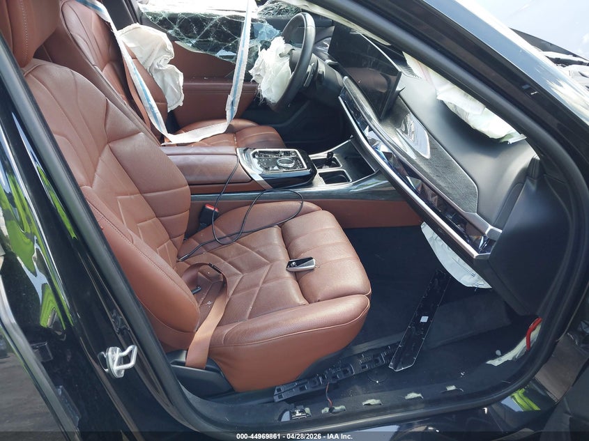 2023 BMW 760 auction photo 5