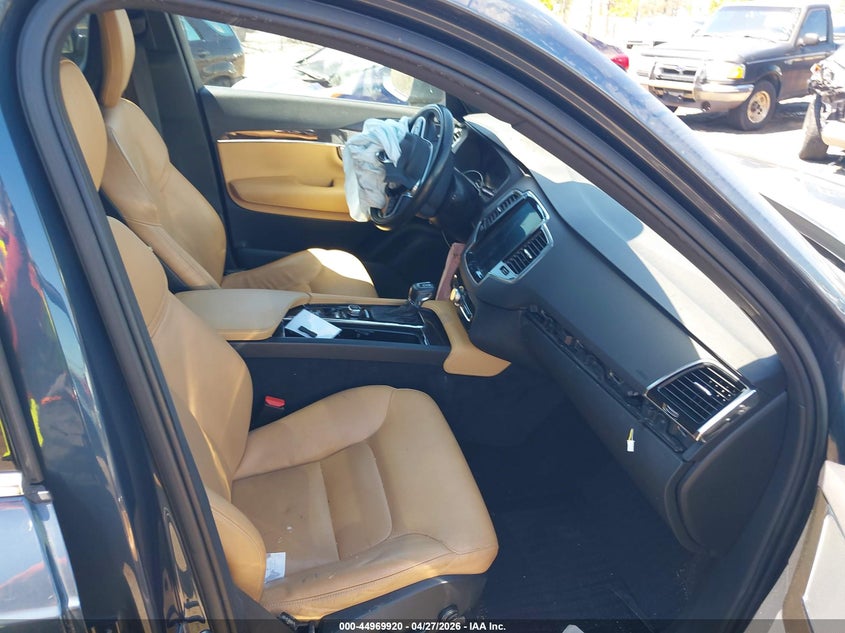 2018 VOLVO XC90 auction photo 5