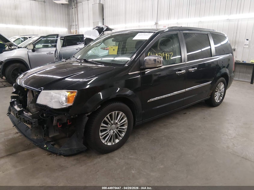 2013 CHRYSLER TOWN & COUNTRY auction photo 2