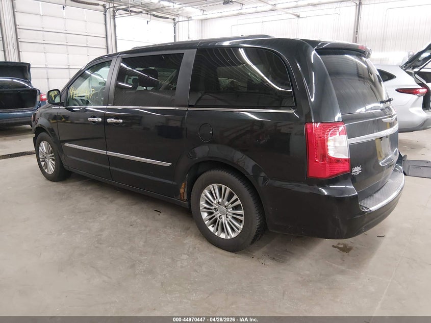 2013 CHRYSLER TOWN & COUNTRY auction photo 3