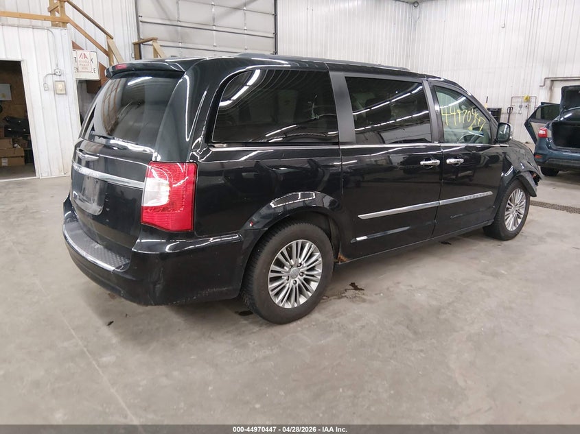 2013 CHRYSLER TOWN & COUNTRY auction photo 4