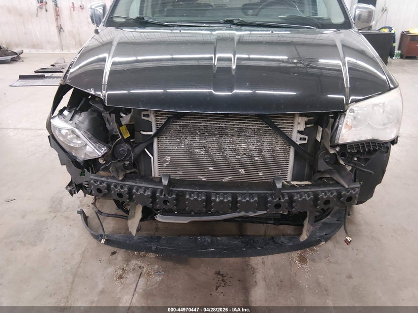 2013 CHRYSLER TOWN & COUNTRY auction photo 6