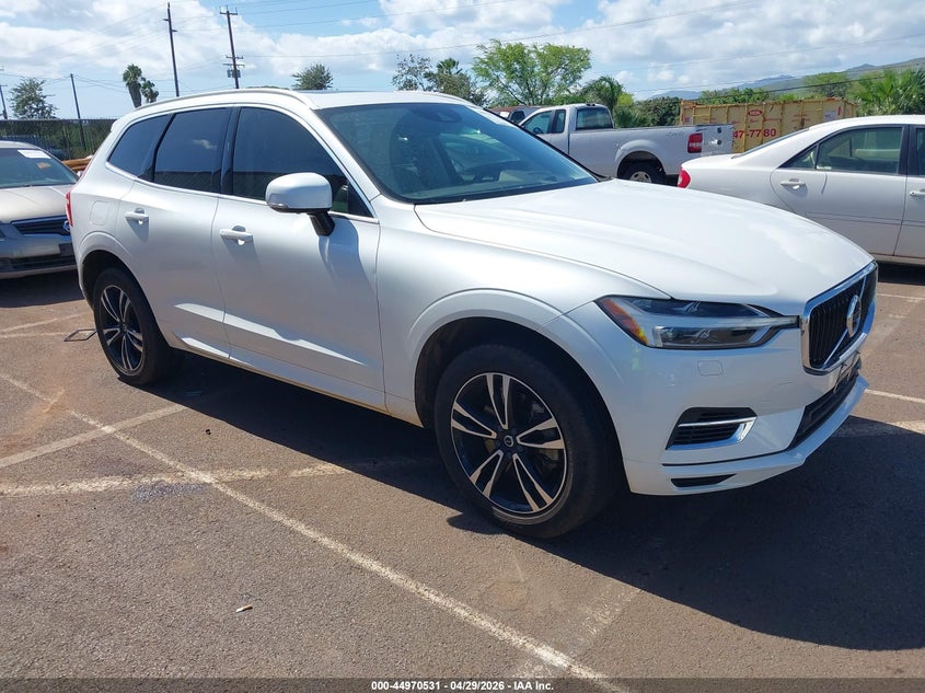2020 VOLVO XC60 HYBRID T8 MOMENTUM