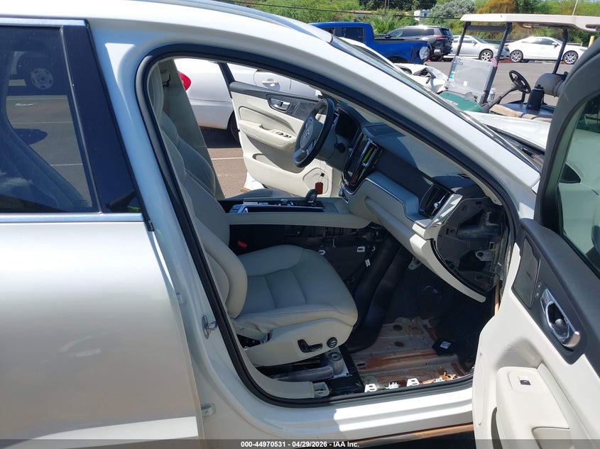 2020 VOLVO XC60 HYBRID auction photo 5