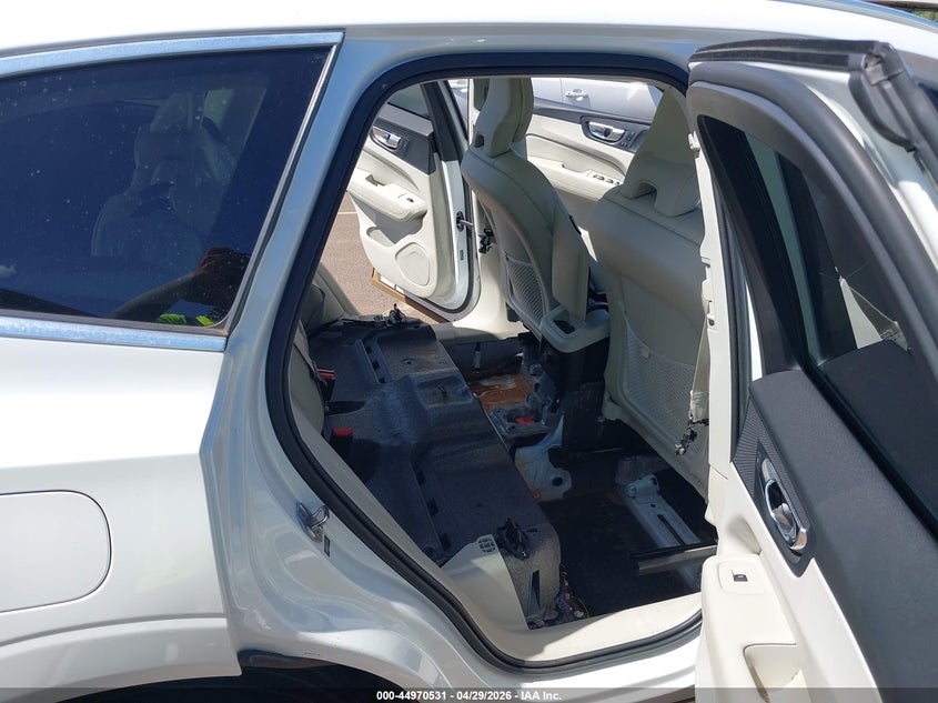 2020 VOLVO XC60 HYBRID auction photo 8