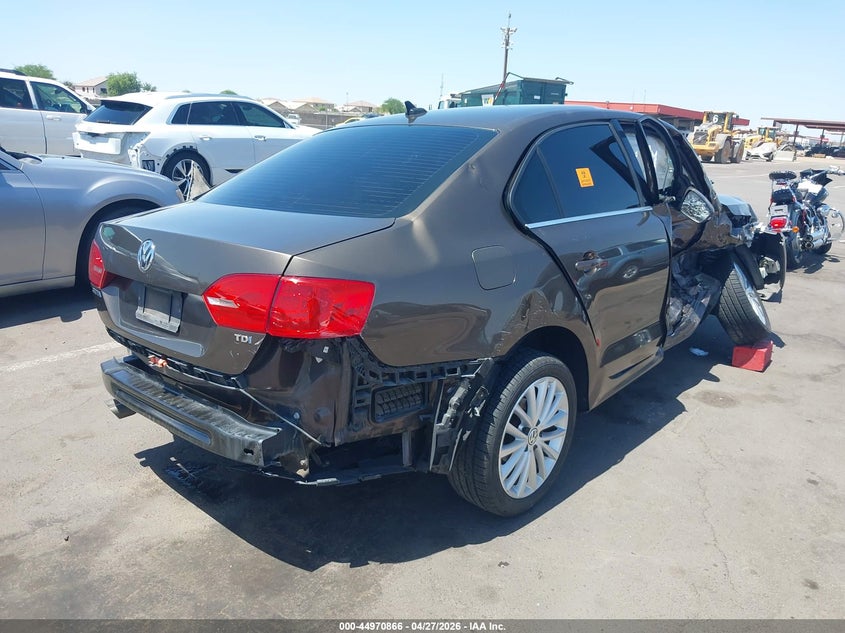 2013 VOLKSWAGEN JETTA auction photo 4