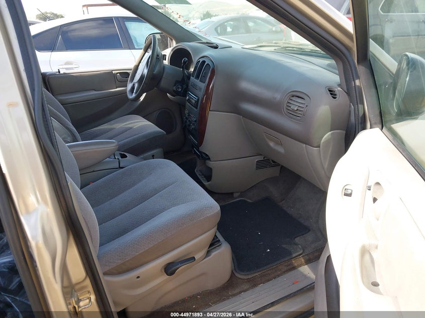 2003 Chrysler Town & Country Lx