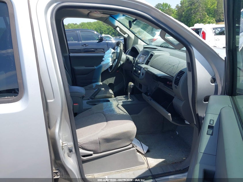 2017 NISSAN FRONTIER auction photo 5
