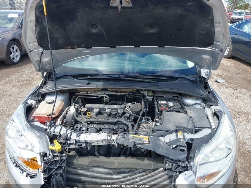 1FAHP3M2XCL168619 2012 Ford Focus 2.0 Sel silver