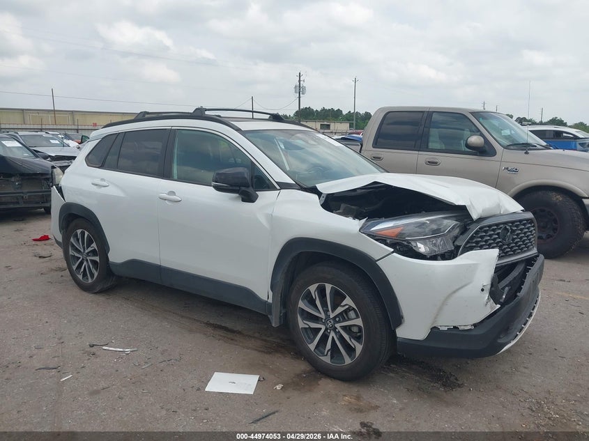 2025 TOYOTA COROLLA CROSS XLE