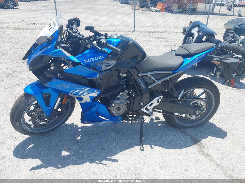 2025 Suzuki Gsx800 F VIN: JS1EM13B7S7102381 Lot: 44974531