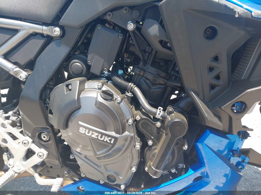 2025 Suzuki Gsx800 F VIN: JS1EM13B7S7102381 Lot: 44974531