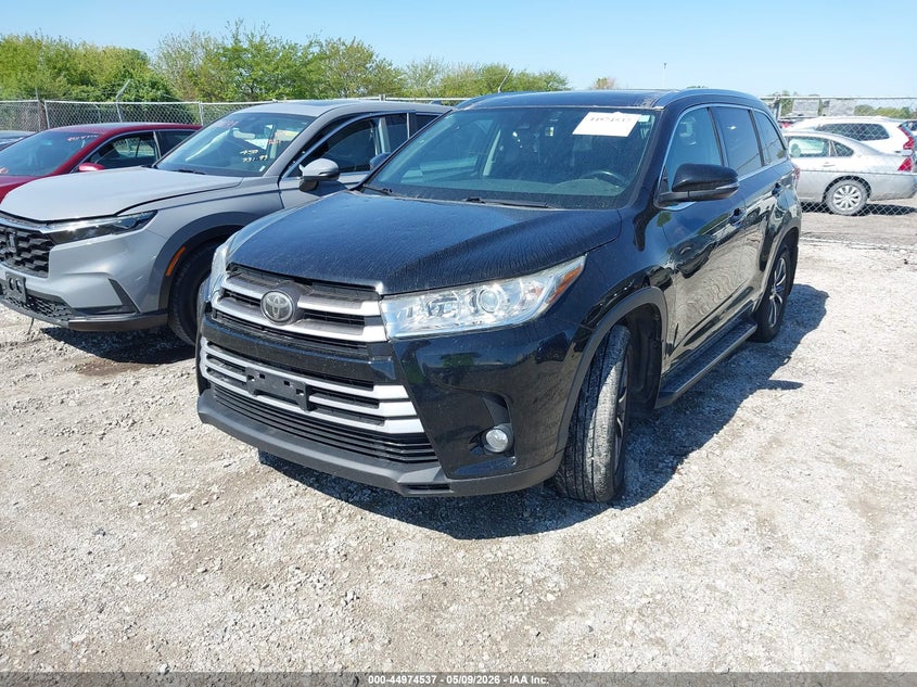 2018 Toyota Highlander Xle 5TDJZRFHXJS538537 photo 1