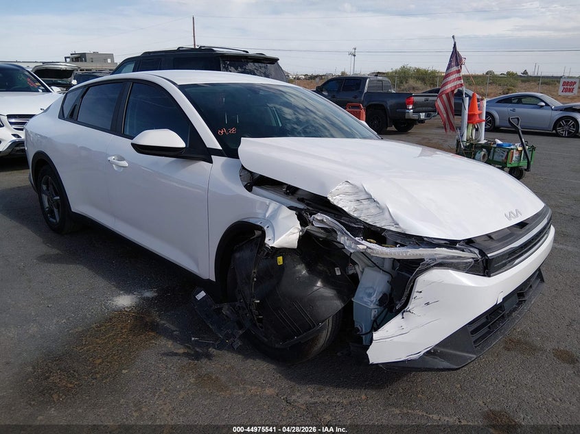 Vin: 3kpft4de7se197466, lot: 45472964, kia k4 lxs 2025 img_1