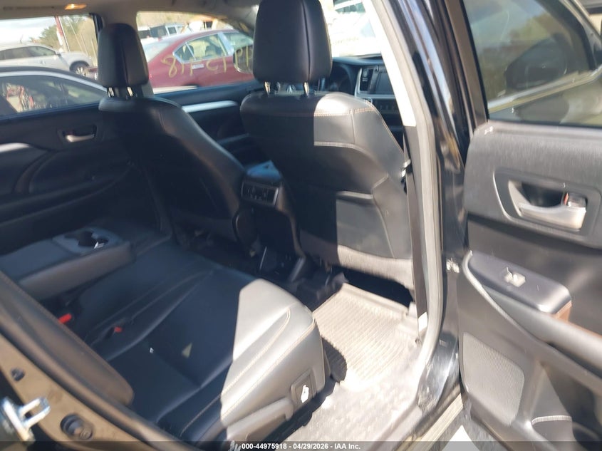 2018 TOYOTA HIGHLANDER auction photo 8