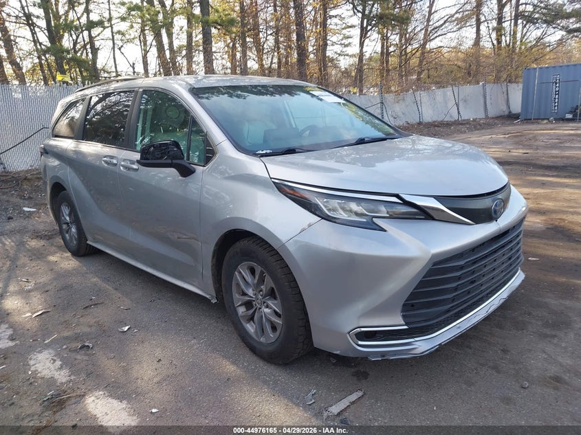2022 Toyota Sienna Le