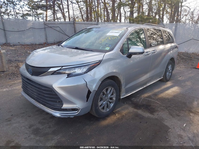 2022 Toyota Sienna Le