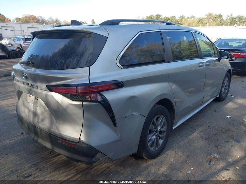 2022 Toyota Sienna Le