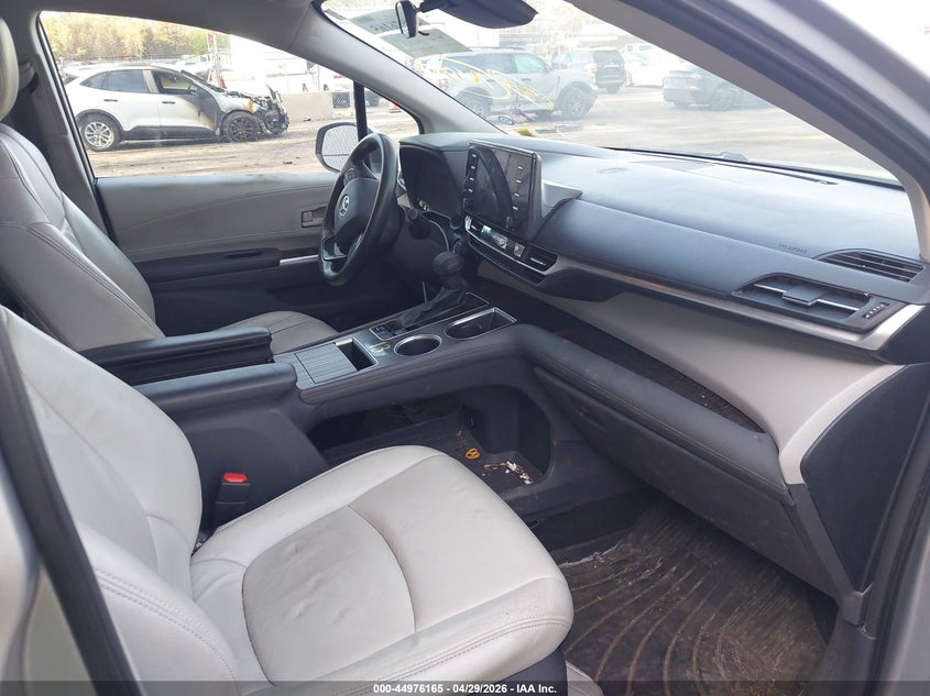 2022 Toyota Sienna Le