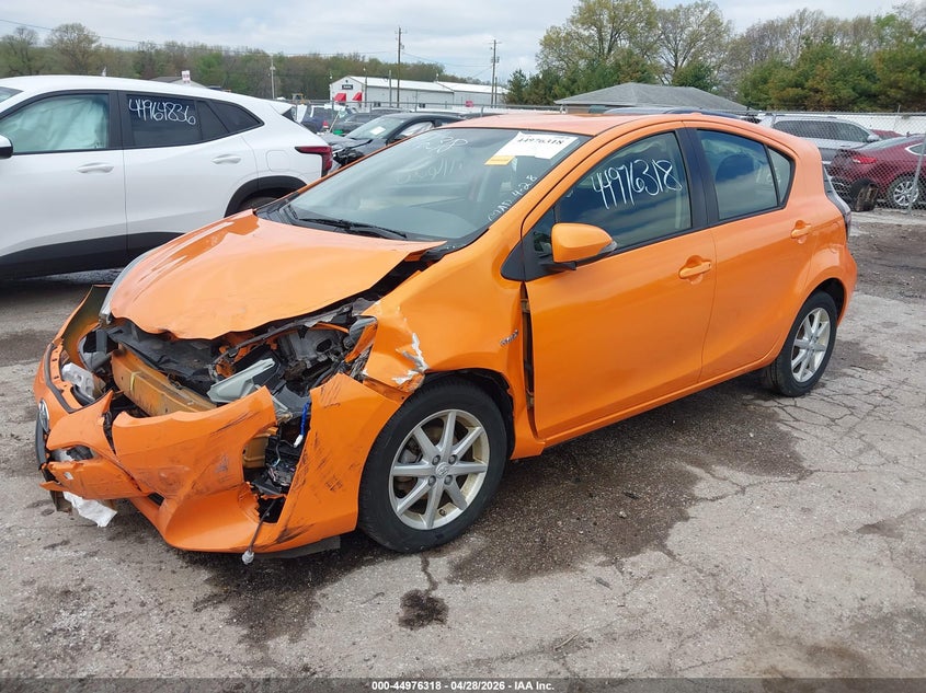 2015 Toyota Prius C Three JTDKDTB37F1114943 photo 1