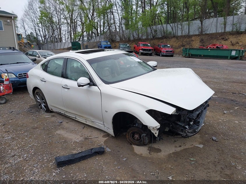 2019 INFINITI Q70 3.7X LUXE