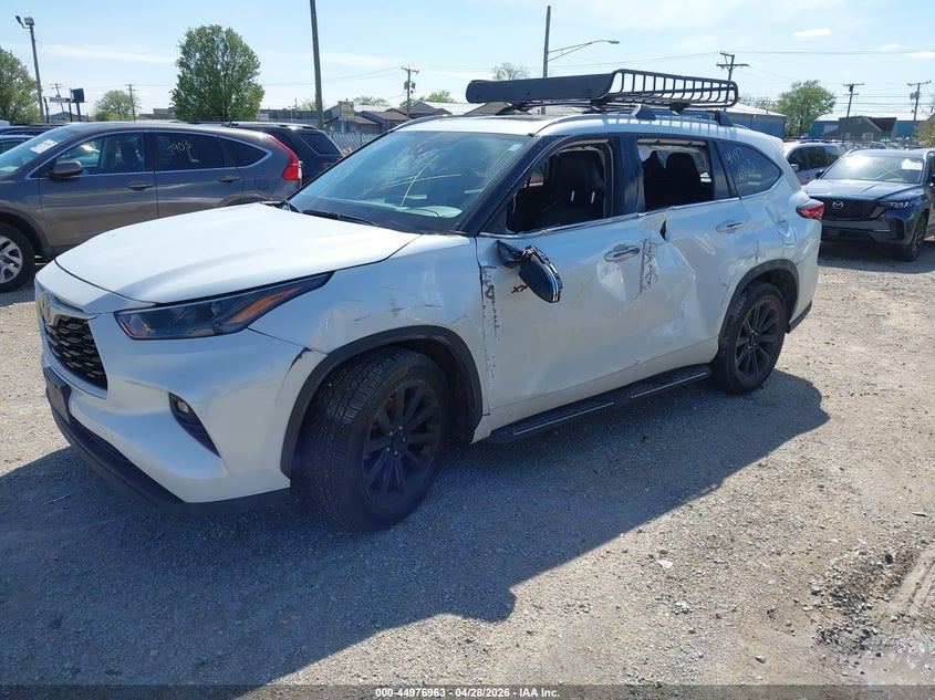 2022 Toyota Highlander Xle 5TDHZRAH1NS552371 photo 1