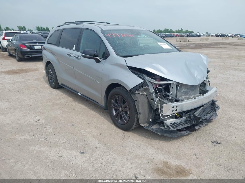 2025 TOYOTA SIENNA XSE