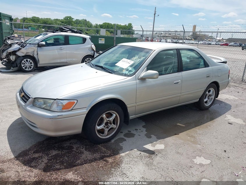 4T1BG22K1YU007120 2000 Toyota Camry Le photo 1