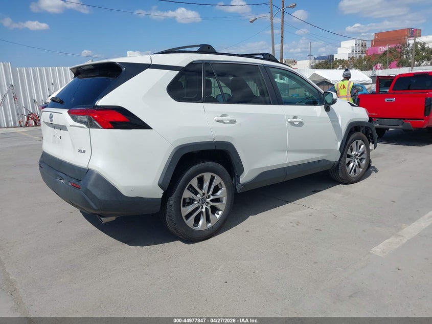 VIN 2T3C1RFV2MW113385 2021 TOYOTA RAV4 XLE PREMIUM