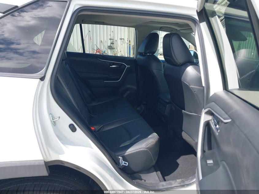 VIN 2T3C1RFV2MW113385 2021 TOYOTA RAV4 XLE PREMIUM