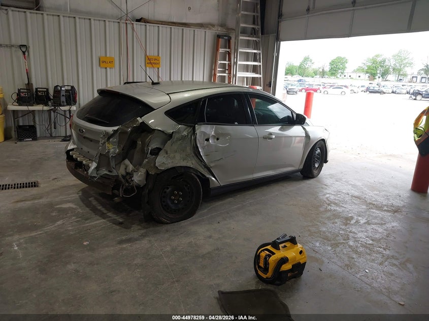 2012 Ford Focus 2.0 Se silver Lot 111044978259 Vin 1FAHP3K25CL355592