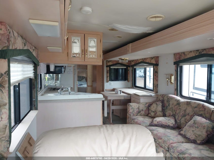 2000 SPARTAN MOTORS MOTORHOME auction photo 8