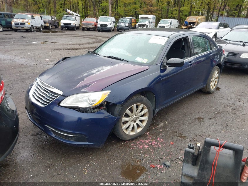 2013 Chrysler 200 Touring 1C3CCBBBXDN615358 photo 1