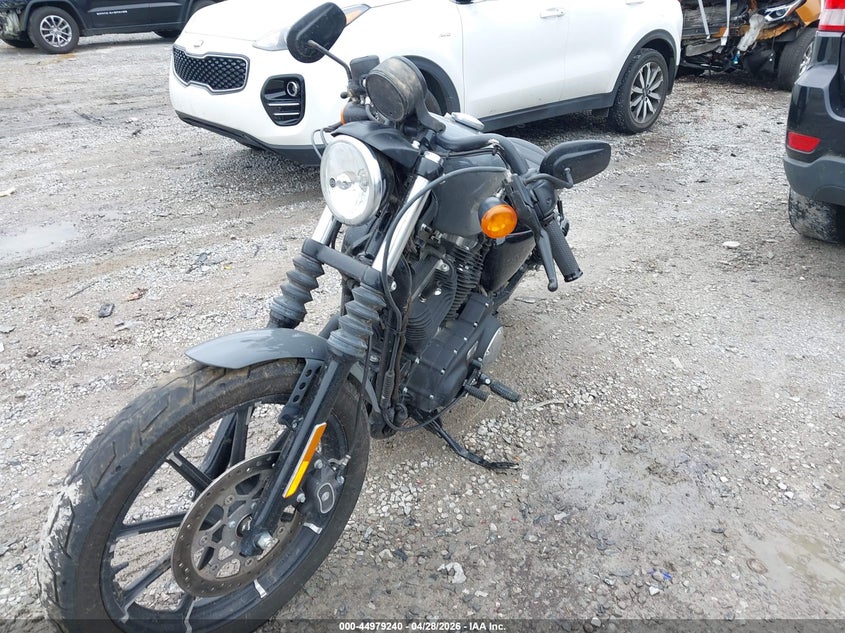 2022 HARLEY-DAVIDSON IRON MOTO 2