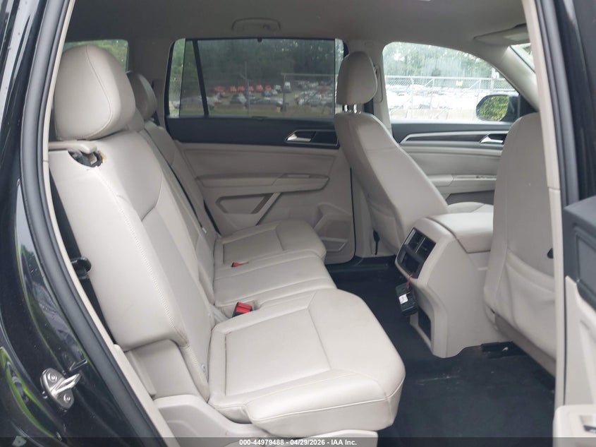 2019 VOLKSWAGEN ATLAS 3.6L V6 SE W/TECHNOLOGY R-LINE — Photo 8