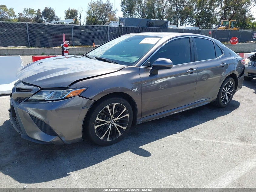 2018 TOYOTA CAMRY auction photo 2