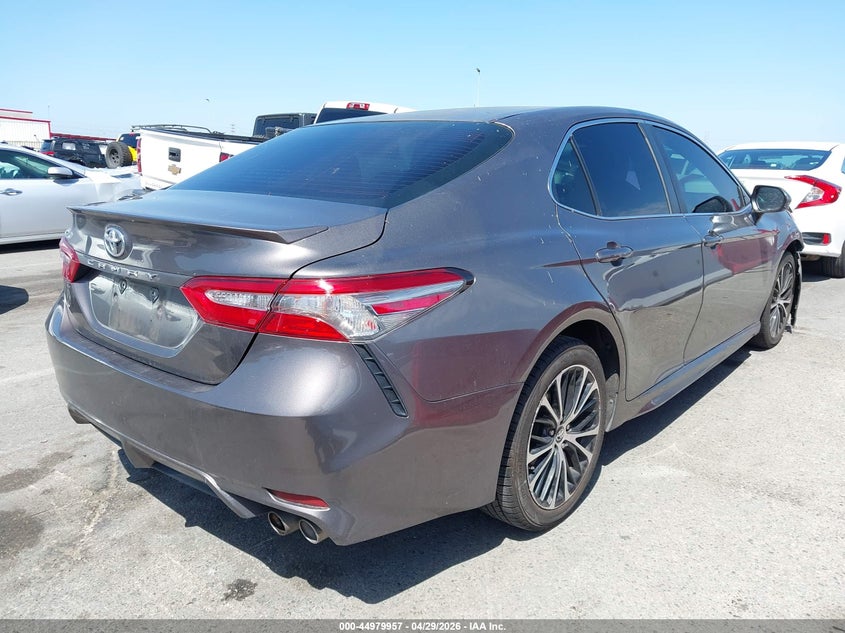 2018 TOYOTA CAMRY auction photo 4